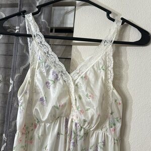Vtg floral nightgown size small